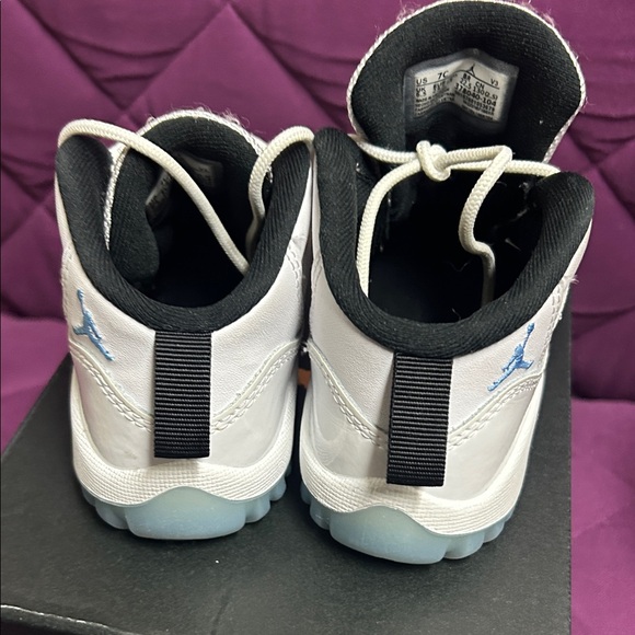 Jordan 11 Retro Kids Sneakers - White and Blue - Picture 3 of 8